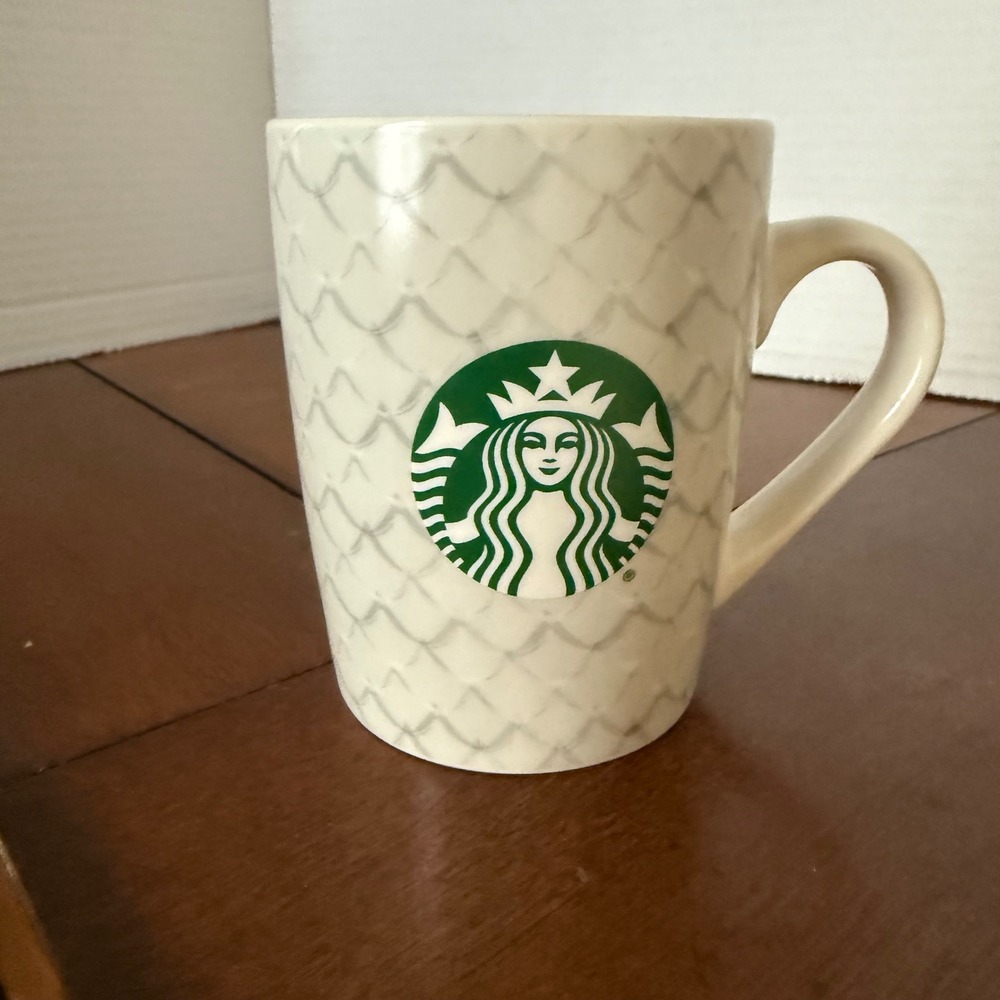 Starbucks Mug Textured Scales Pattern Green Siren Logo 10 oz Dishwasher Safe